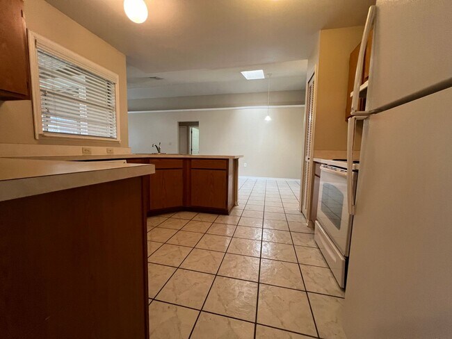 Building Photo - SPACIOUS 3 Bedroom, 2 Bathroom Ekana Point...