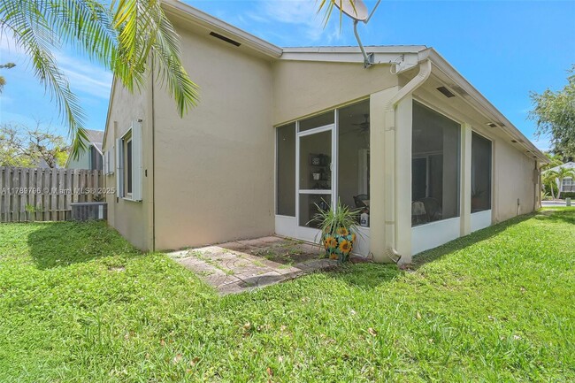 Building Photo - 303 E Riverbend Dr
