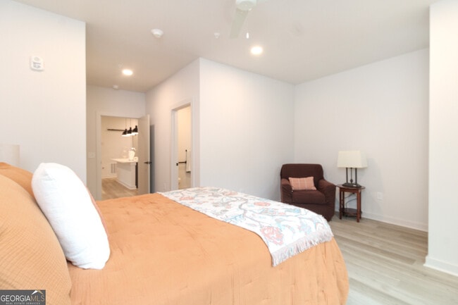 Building Photo - 240 Martha Dr