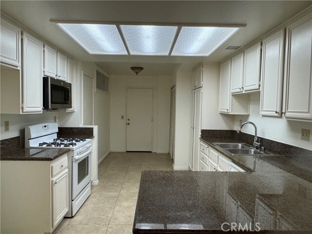 Building Photo - 27 Alcoba