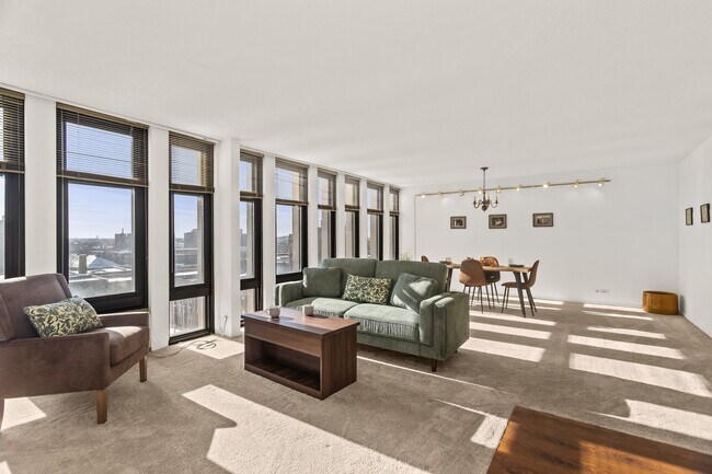 Building Photo - 6700 S South Shore Dr