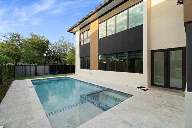 Building Photo - 17900 SW 149th Ave