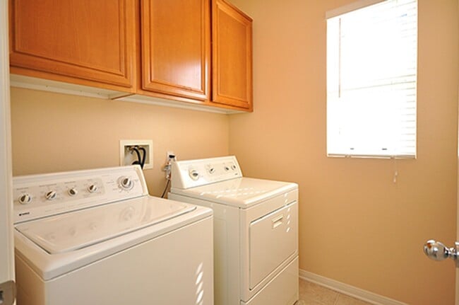 Building Photo - Spacious 5 Bedroom Family Home in Rancho del Oro!