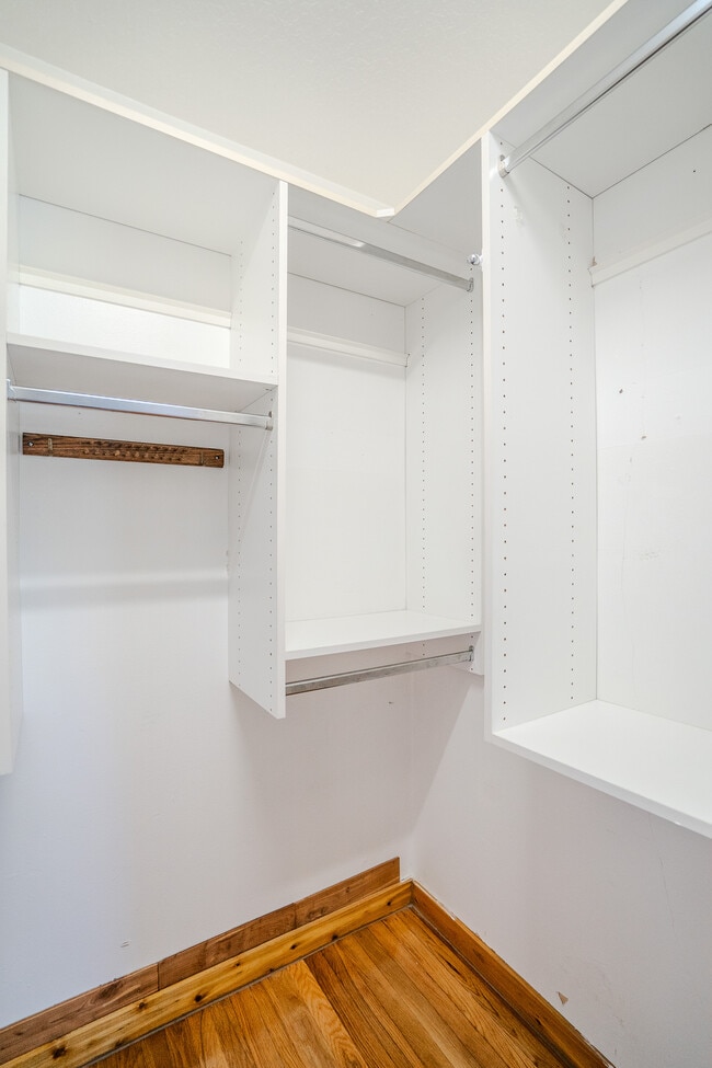 Building Photo - 4420 W Fair Oaks Ave