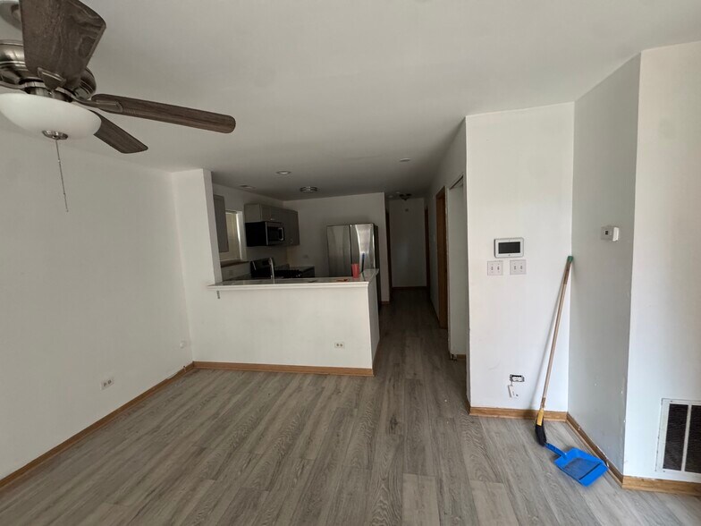 Building Photo - 7653 S Green St