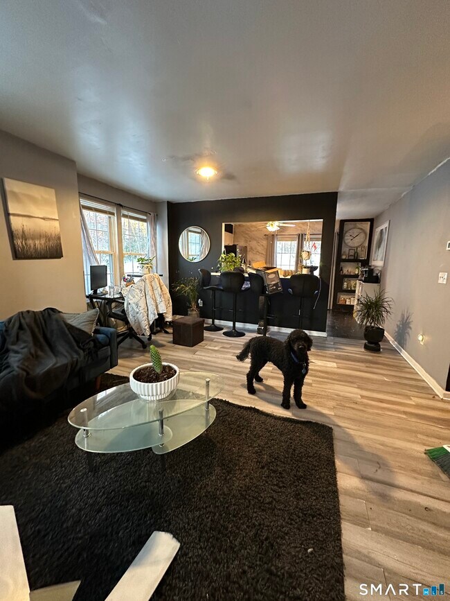 Building Photo - 203 Oakland St