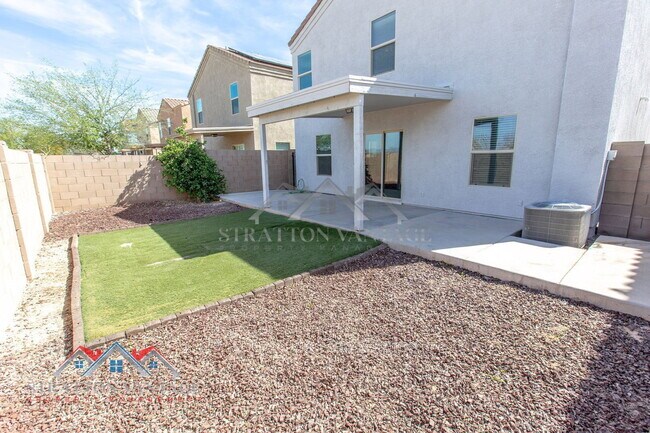 Building Photo - 5926 E Oasis Blvd