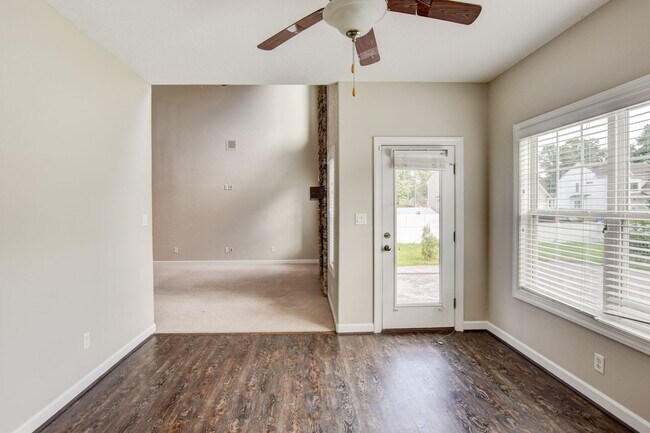Building Photo - 813 Evelyn Way
