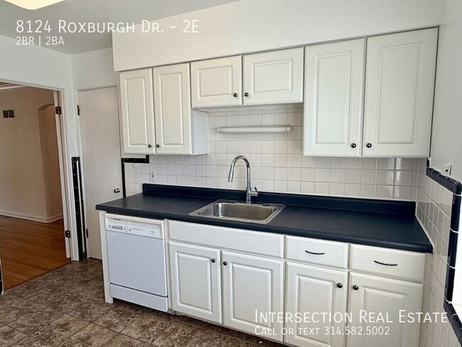 Building Photo - 8124 Roxburgh Dr