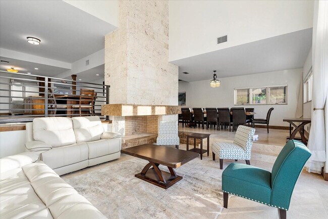 Building Photo - 1421 Ponce de Leon Dr