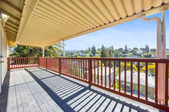 Building Photo - Stunning 2-Bed, 1-Bath Condo in the Heart ...