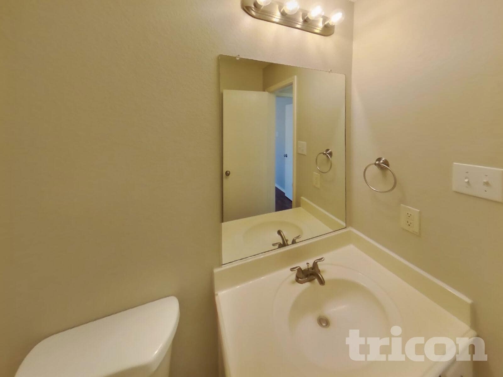 Building Photo - 1009 Ridge Top Dr
