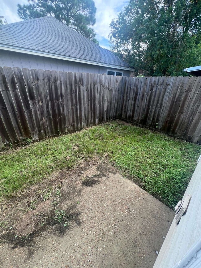 Building Photo - 1721 Colonial Ct