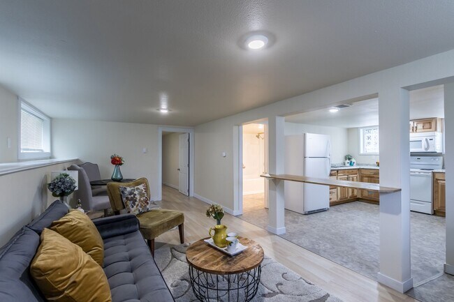 Building Photo - Adorable home with 3 Units in Tacoma