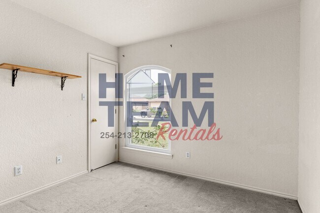 Building Photo - 2805 Larissa Dr