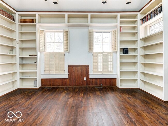 Building Photo - 321 N Park Ave