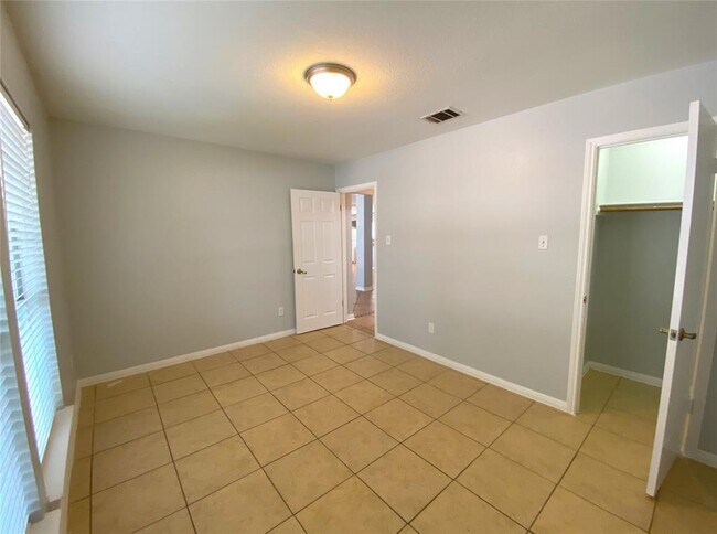 Building Photo - 2308 Wright Cir