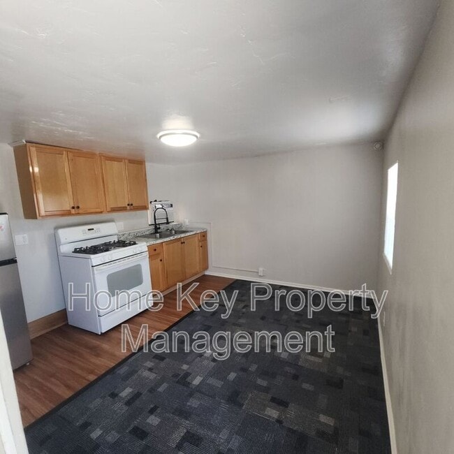Building Photo - 677 W 100 N