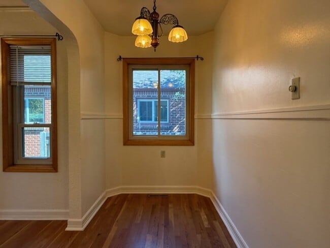 Building Photo - House For Lease