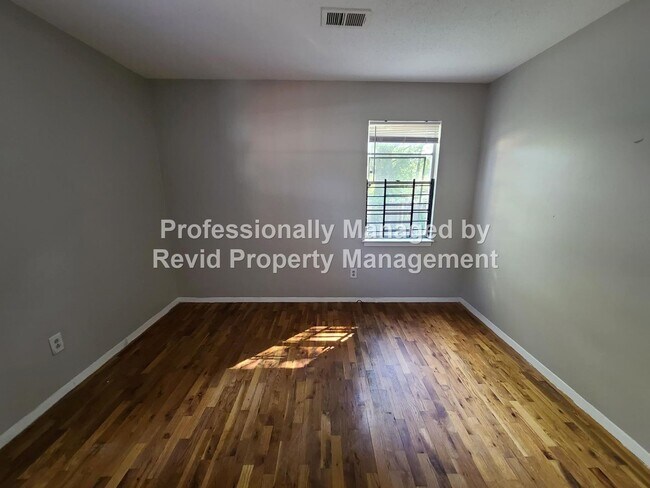 Building Photo - 4989 Wilburn Ave