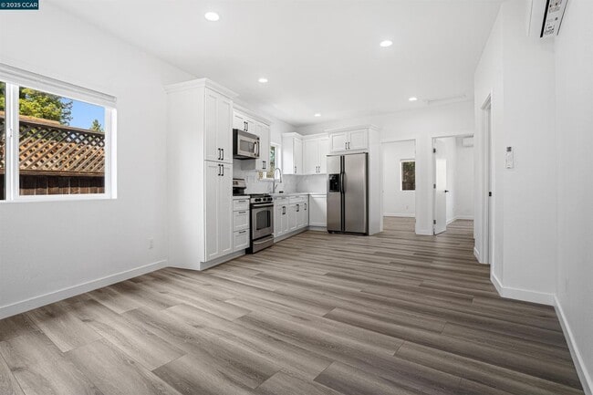 Building Photo - 18 Del Sol Ct