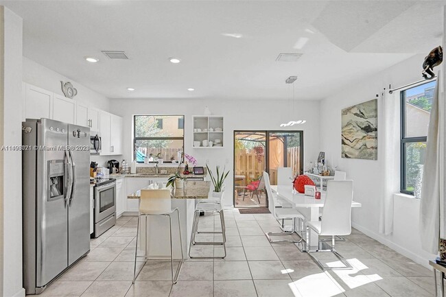 Building Photo - 360 NE 208th Terrace