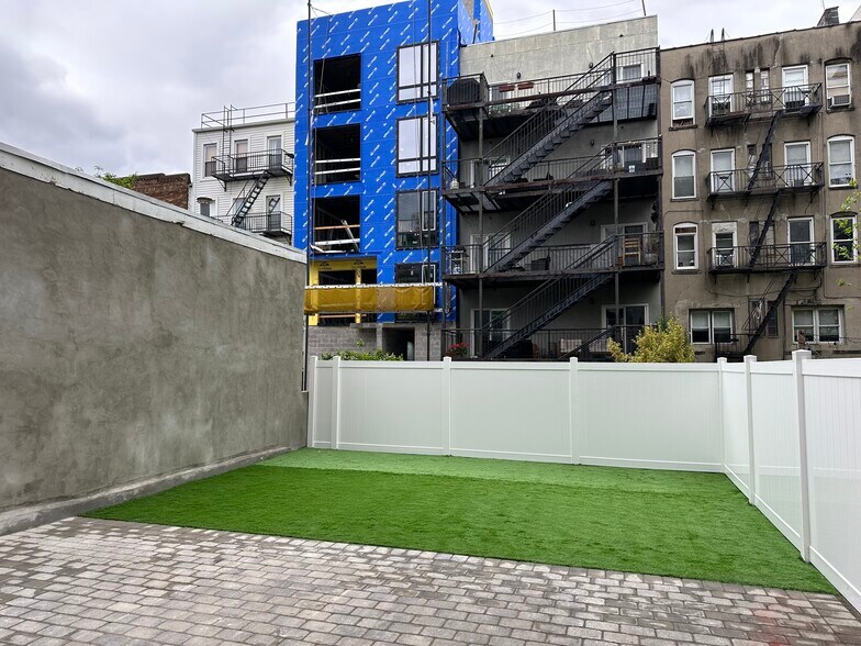 Building Photo - 417 Jackson St