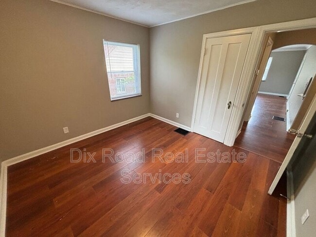 Building Photo - 3330 Van Zandt Dr