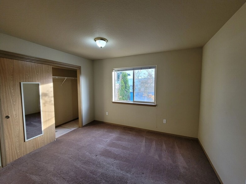 Building Photo - 8102 SE Lambert St