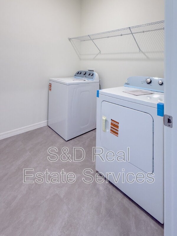 Building Photo - 8476 Monterey Pne Wy