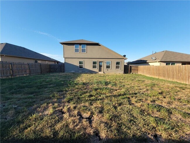 Building Photo - 408 Luna Vista Dr