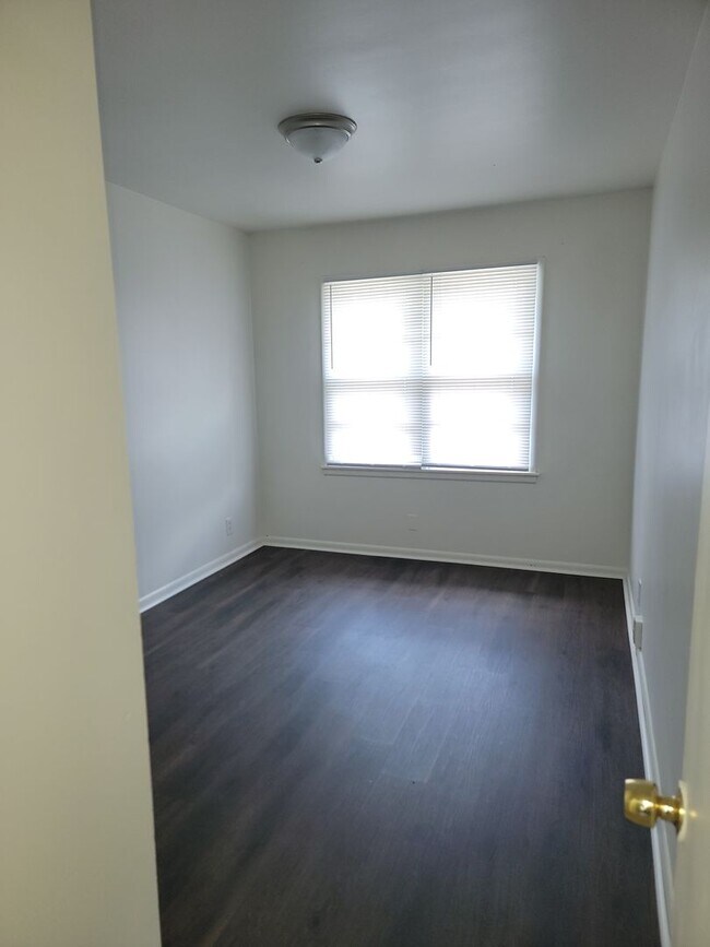 Building Photo - 4501 E Linwood Blvd