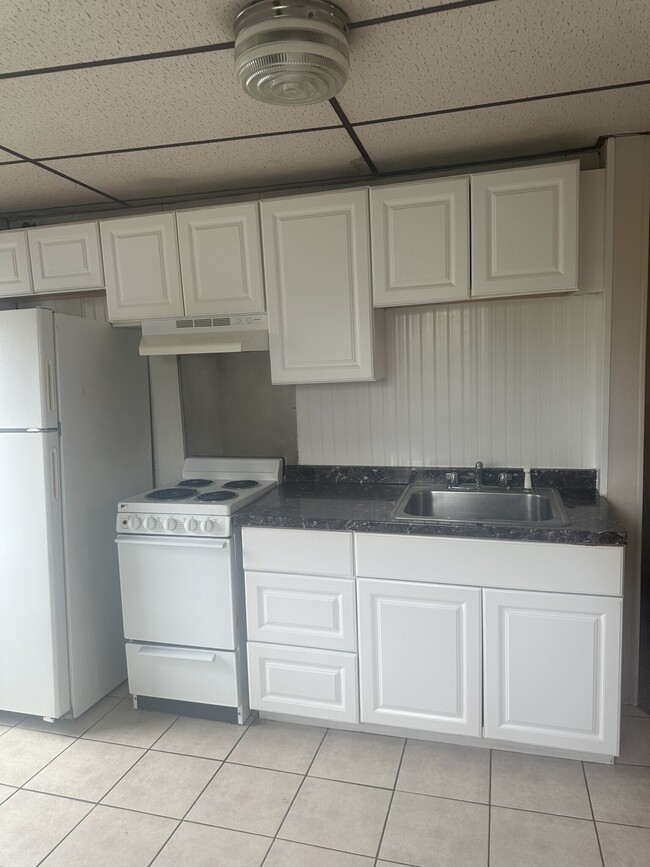 Building Photo - 10 Marion St