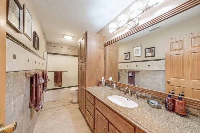 Building Photo - 2923 Rutherford Dr