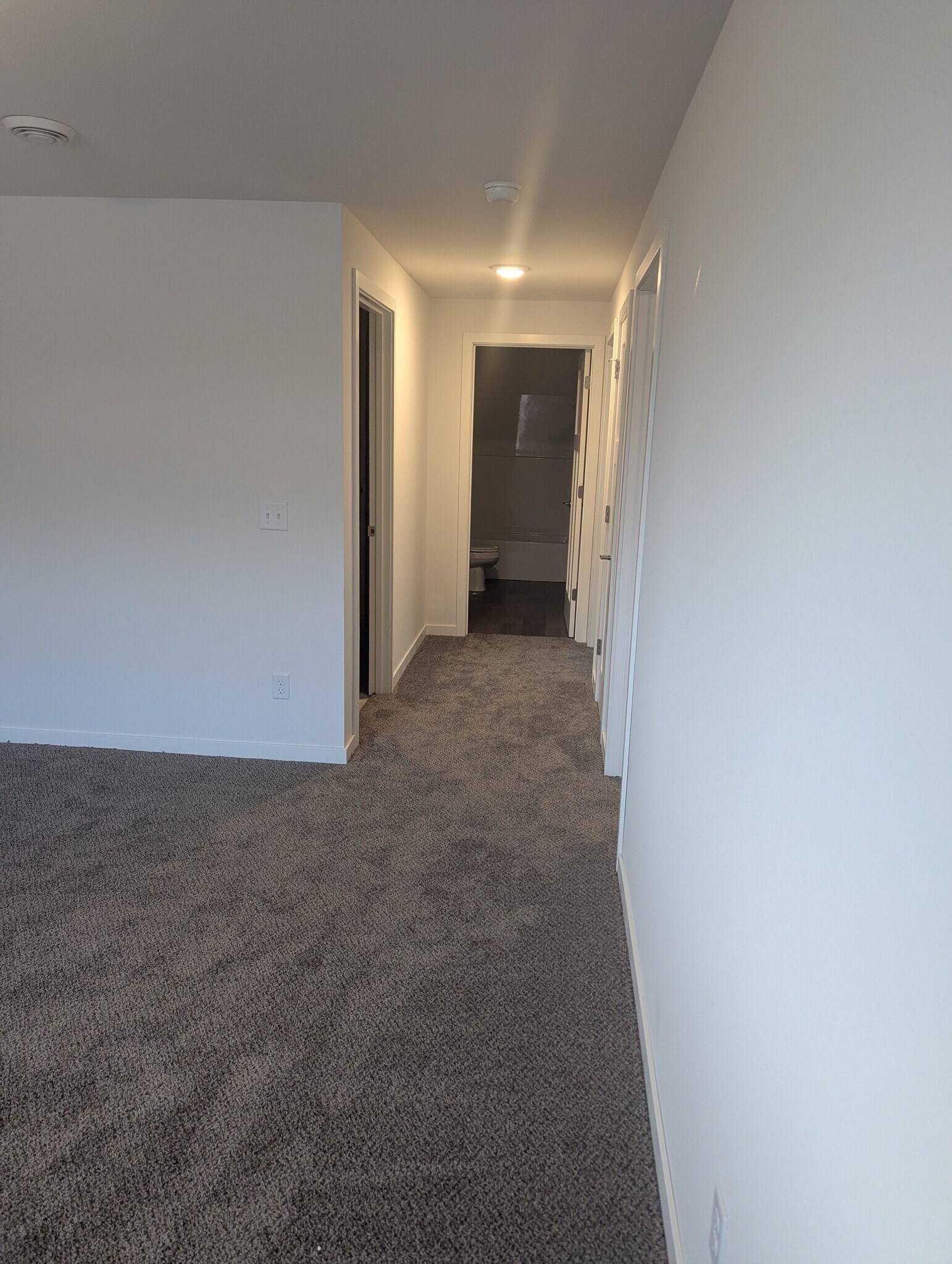 Building Photo - 132 Chalet Dr