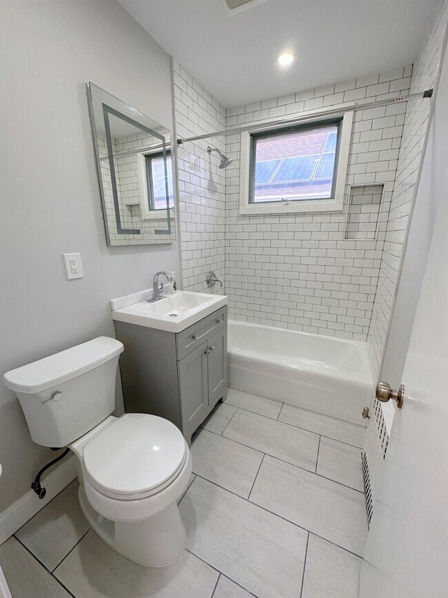 Building Photo - 19 Whitney Ave