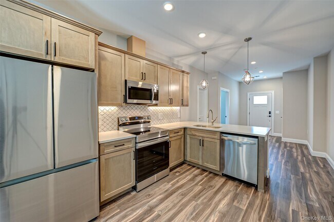 Building Photo - 1 Conklin St