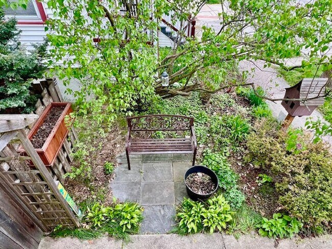 Building Photo - Fully Furnished Beautifully Restored Vinta...