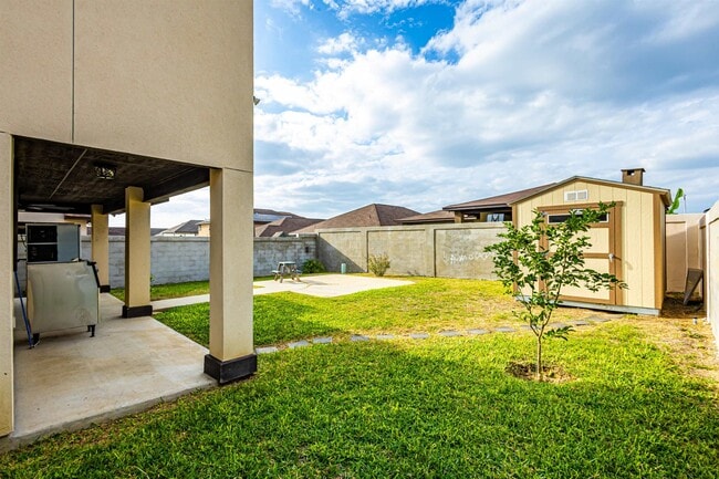 Building Photo - 5520 Stallion Ln