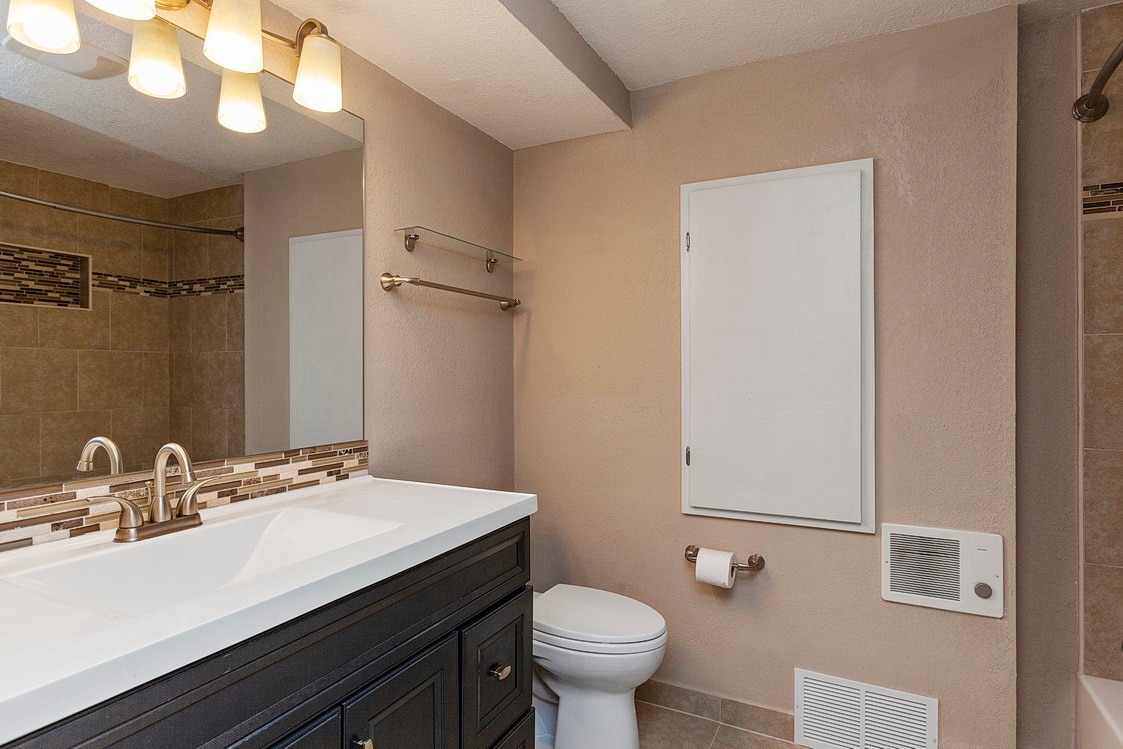 Building Photo - 3384 SE Gladstone St