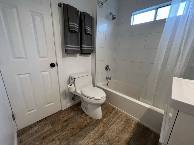 Bathroom (Jack & Jill) - 2813 2nd Ave