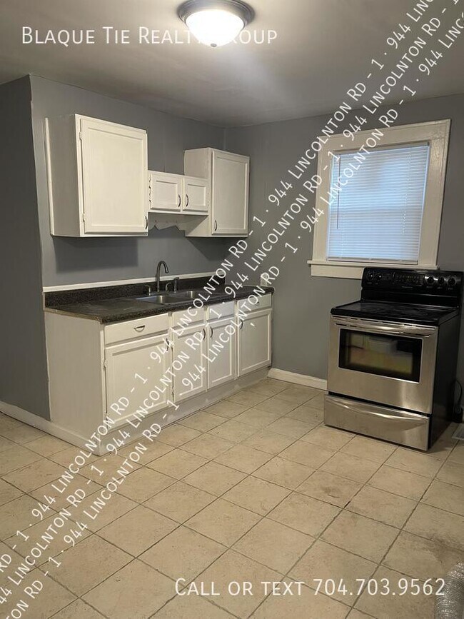 Building Photo - 944 Lincolnton Rd