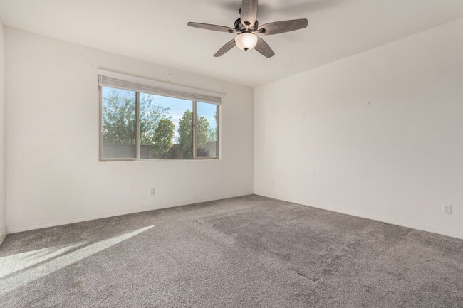 Building Photo - Move-In Ready Home with Verrado Amenities!