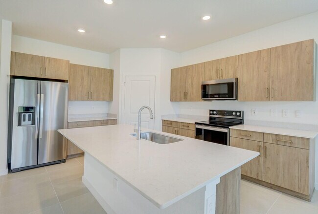 Building Photo - 5946 SE Sky Blue Cir