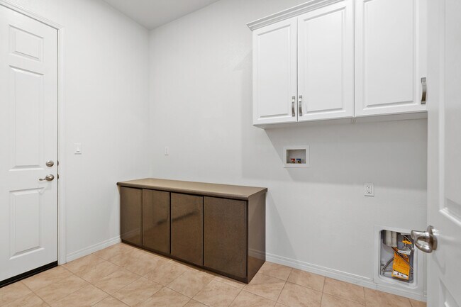 Building Photo - 43720 Vacanza Ct