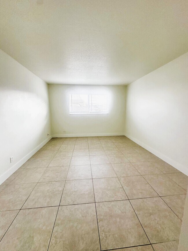 Building Photo - 19 Colonial Club Dr