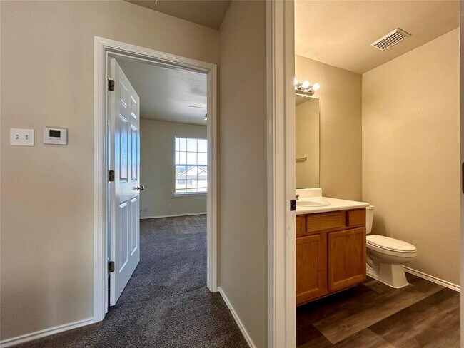 Building Photo - 2707 Westhampton Ct