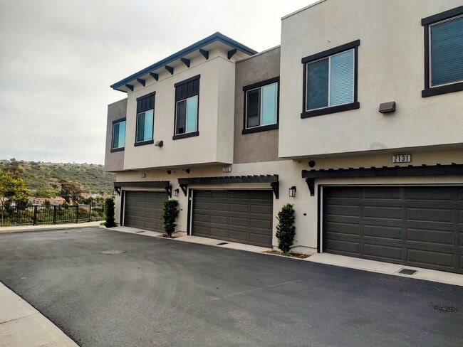 Building Photo - Desirable Coastal Townhome in Vista