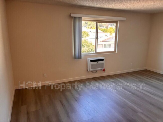 Building Photo - 10231 Pinewood Ave