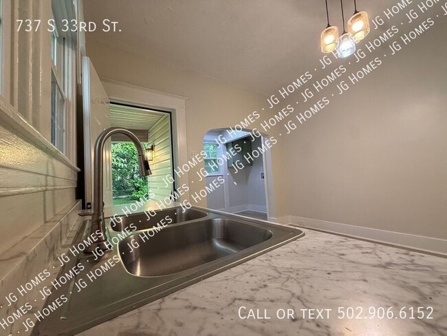 Building Photo - 737 S 33rd St